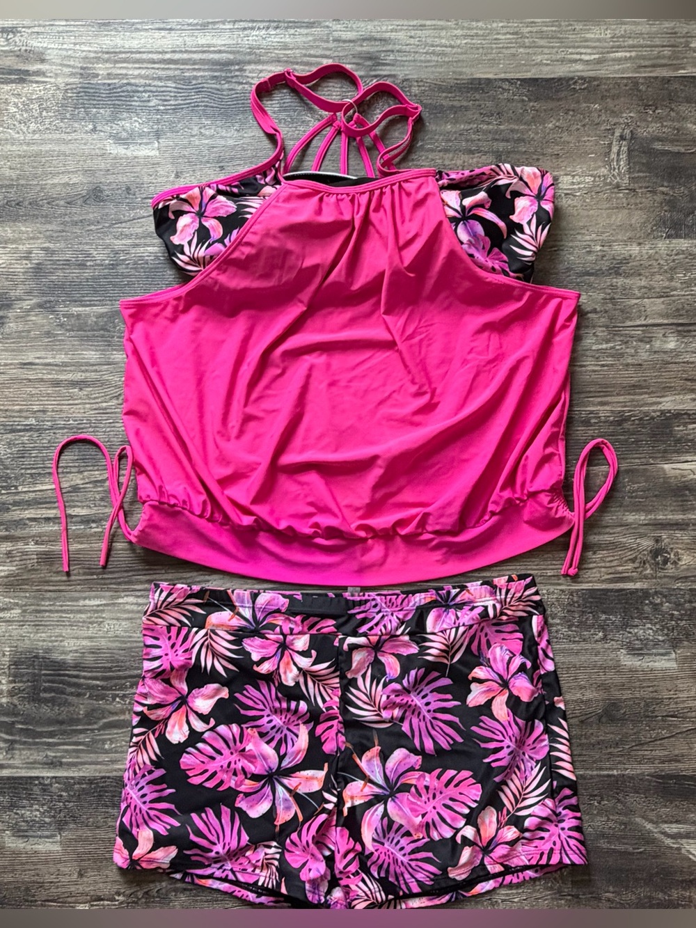 Hot Pink Floral Tankini Top & Swim Shorts Set Women’s‎ 22w adjustable straps